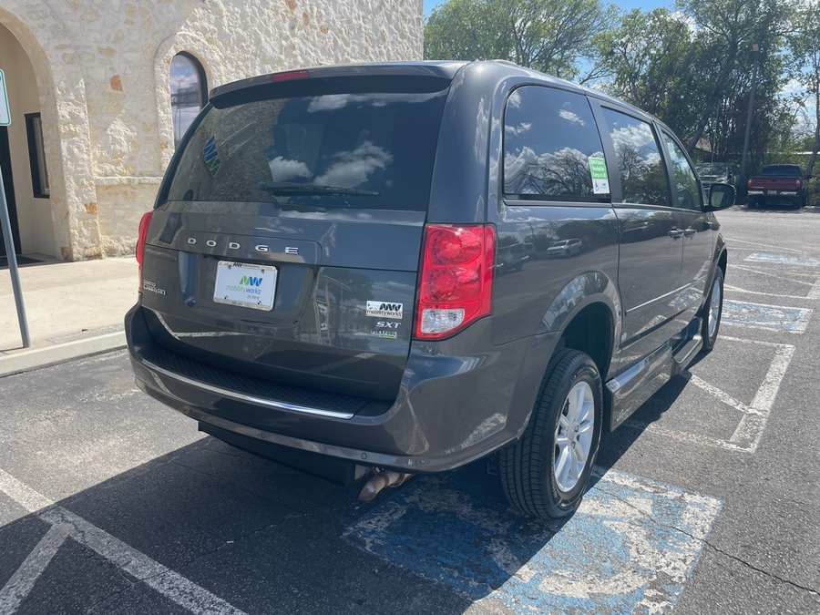  Dodge Grand Caravan image number 9