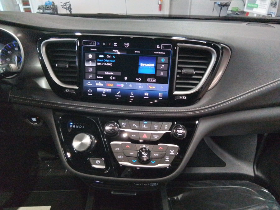 Black Chrysler Pacifica image number 12