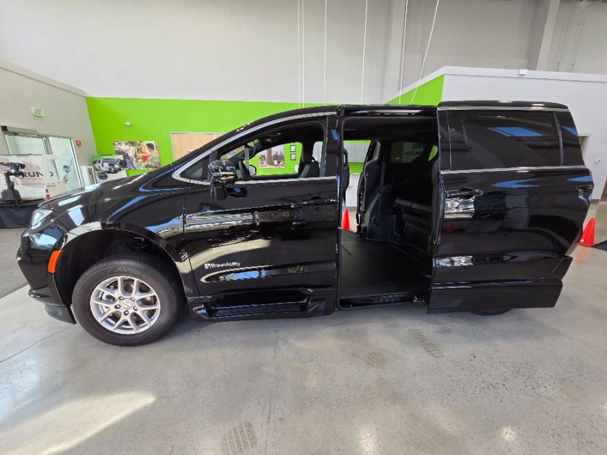 2025 CHRYSLER PACIFICA - Image 6