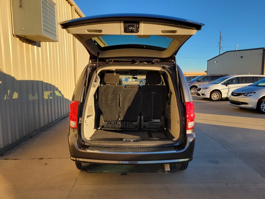 Used 2016 Dodge Grand Caravan SXT - BraunAbility Side Entry Entry Fold Out Automatic Ramp