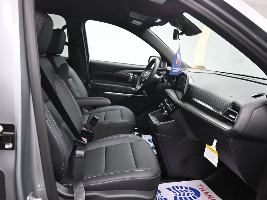 New 2026 Chevrolet Traverse 1LT Midnight - BraunAbility Side Entry In Floor Automatic Ramp