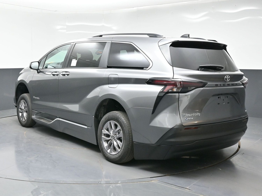 New 2026 Toyota Sienna Hybrid XLE Add - BraunAbility Side Entry Entry Fold Out Automatic Ramp