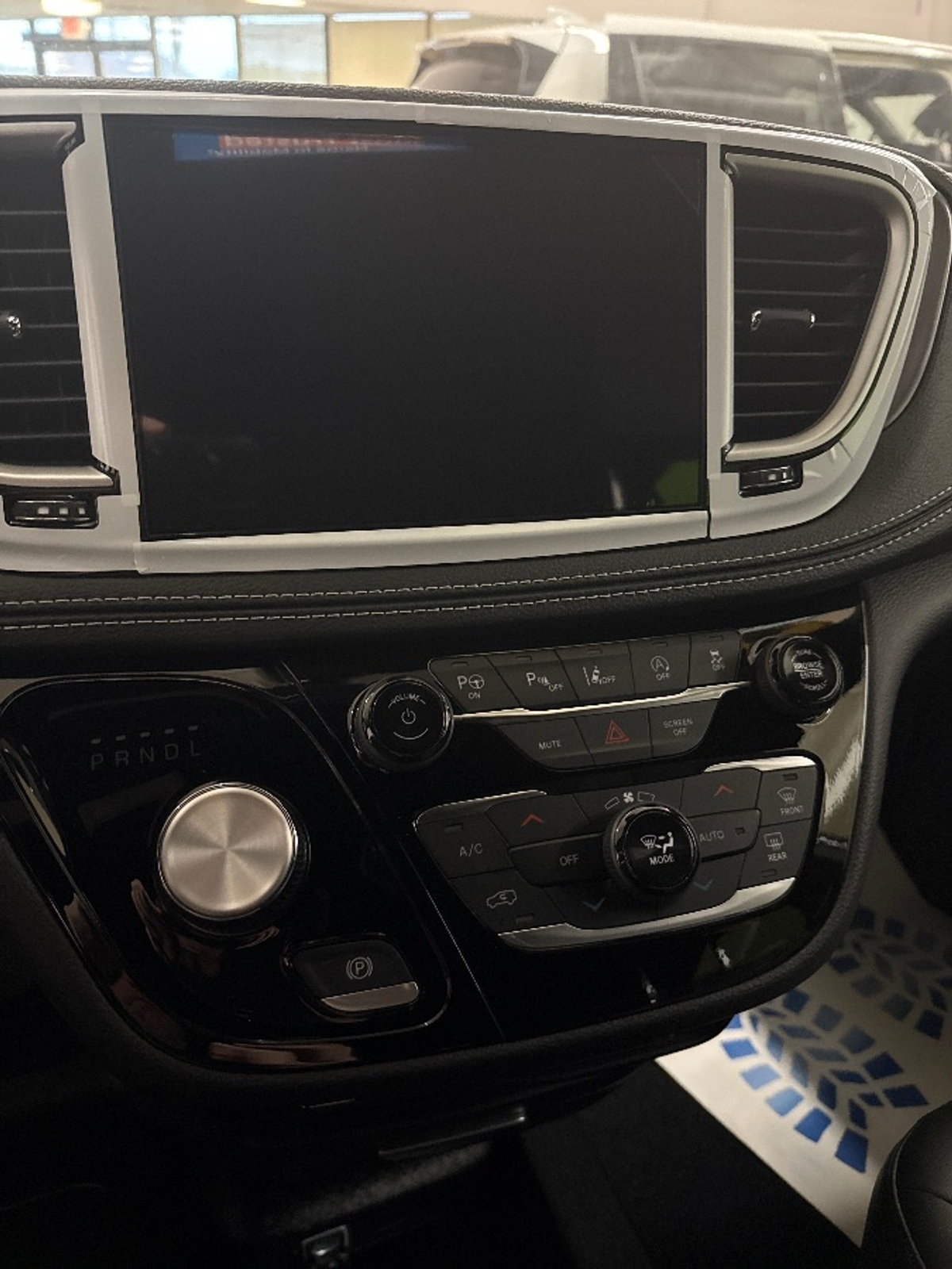 2025 CHRYSLER PACIFICA - Image 9