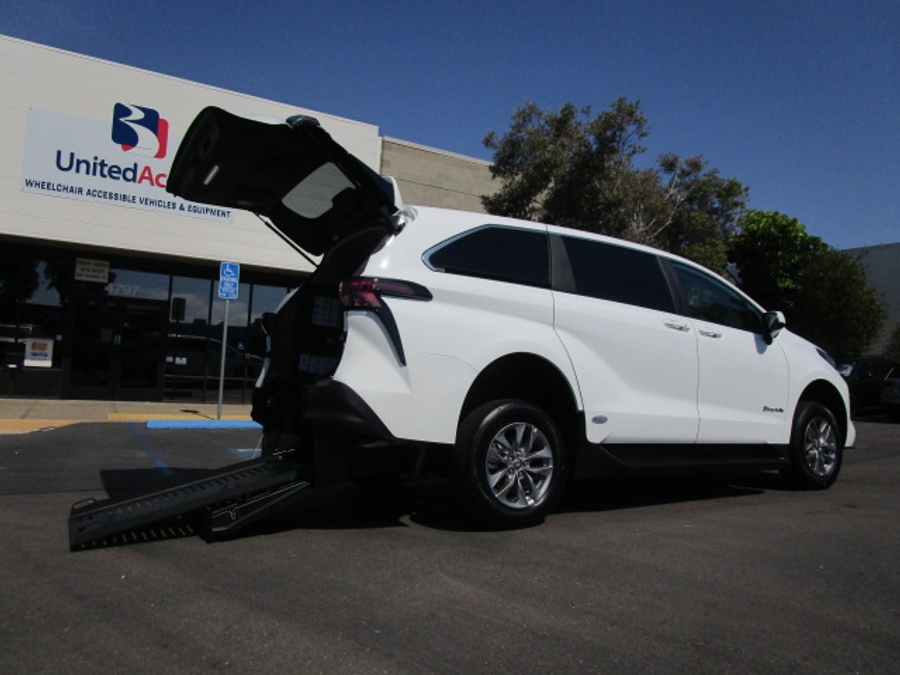New 2025 Toyota Sienna Hybrid LE - BraunAbility Commercial Rear Entry Entry Fold Out Manual Ramp