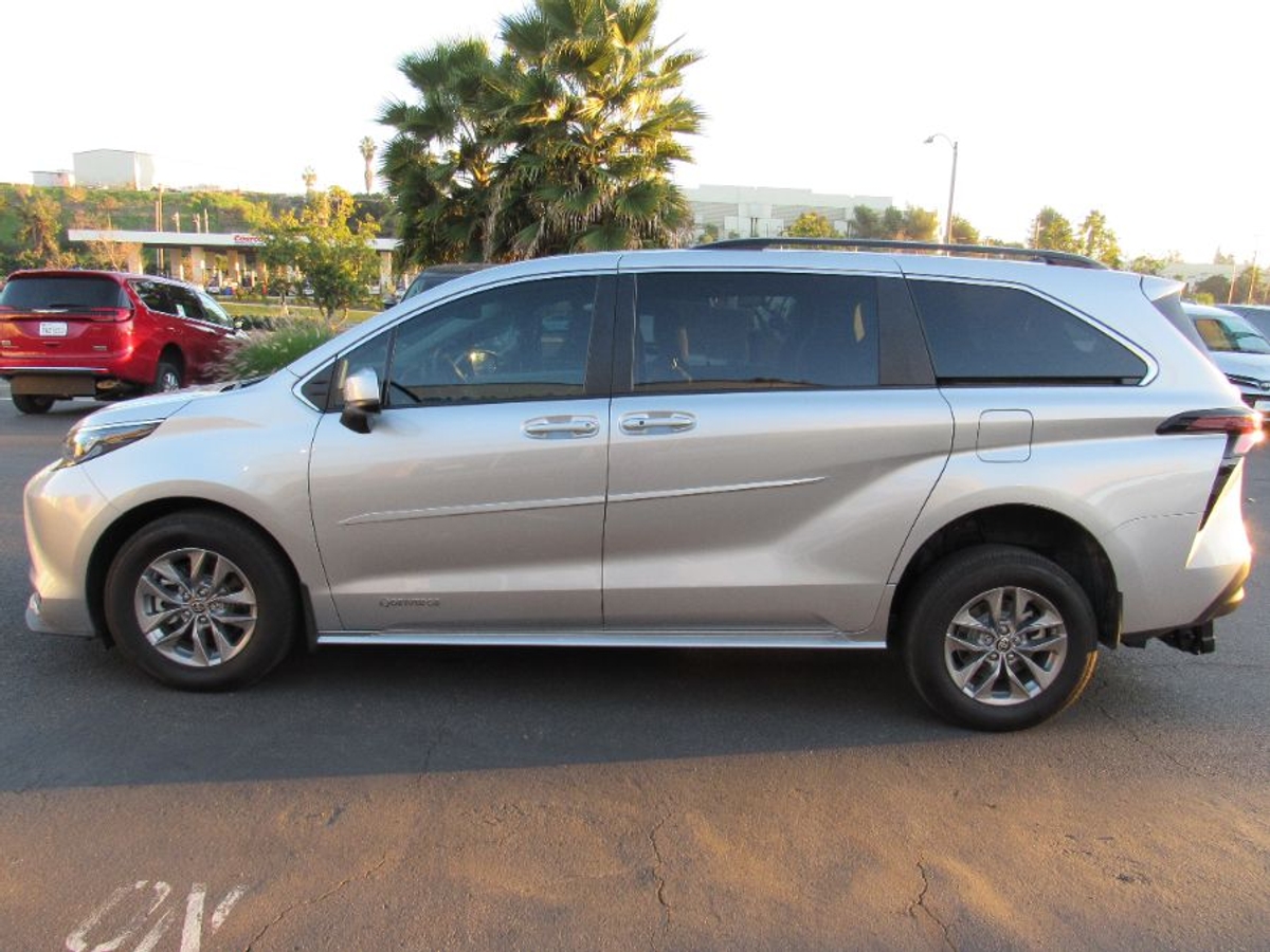 2024 TOYOTA SIENNA - Image 4