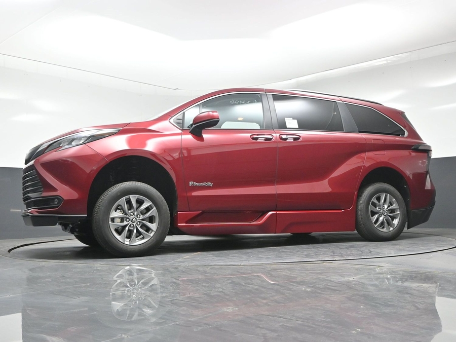 New 2026 Toyota Sienna Hybrid XLE Add - BraunAbility Side Entry In Floor Automatic Ramp