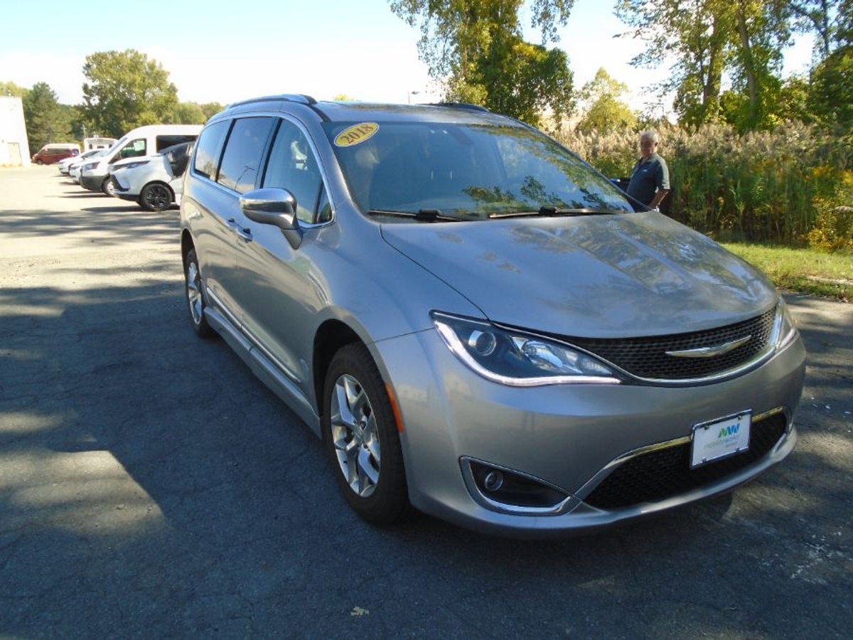 2018 CHRYSLER PACIFICA - Image 11