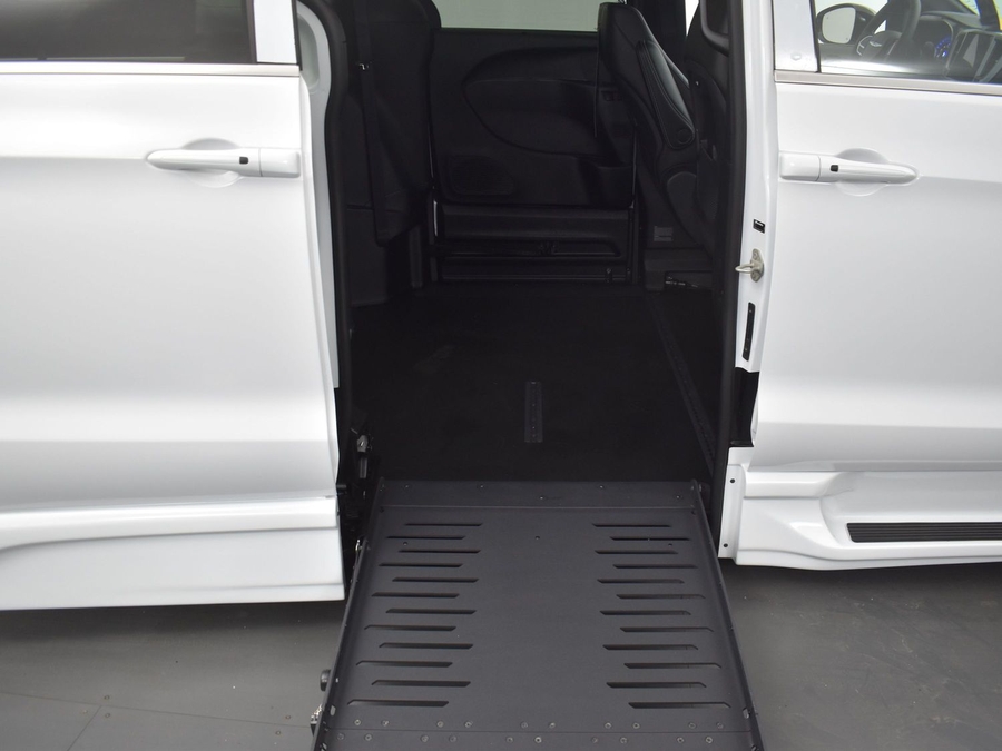 New 2025 Chrysler Pacifica Select Safety - BraunAbility Side Entry Entry Fold Out Automatic Ramp