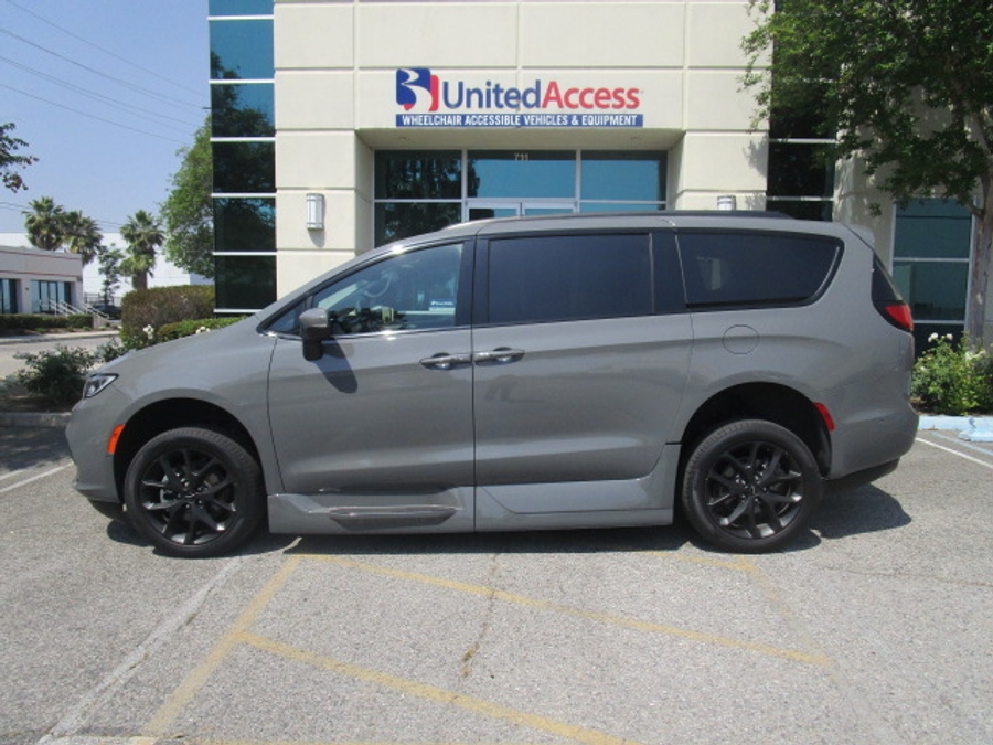 Used 2023 Chrysler Pacifica Touring L - VMI Side Entry Entry In Floor Automatic Ramp