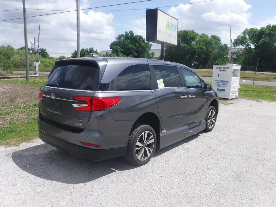 Grey Honda Odyssey image number 7