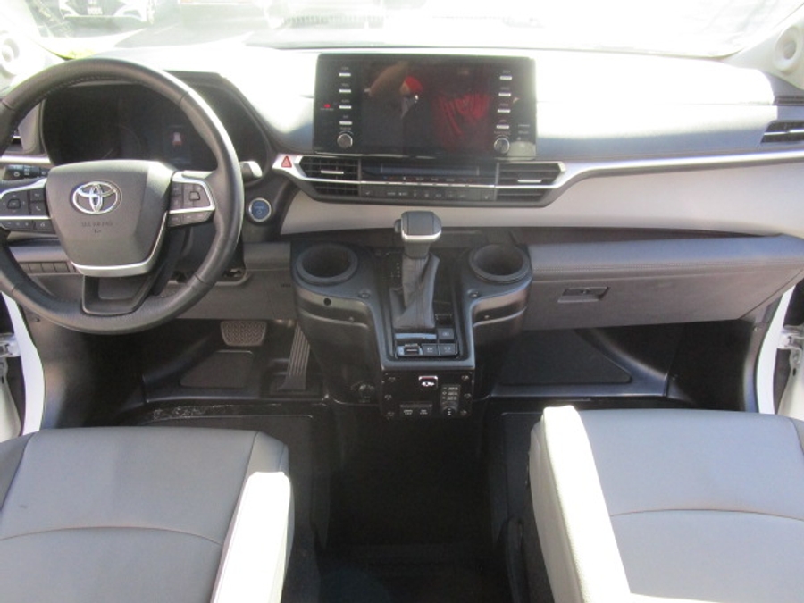 Used 2022 Toyota Sienna Hybrid XLE Base - BraunAbility Side Entry Entry Fold Out Automatic Ramp