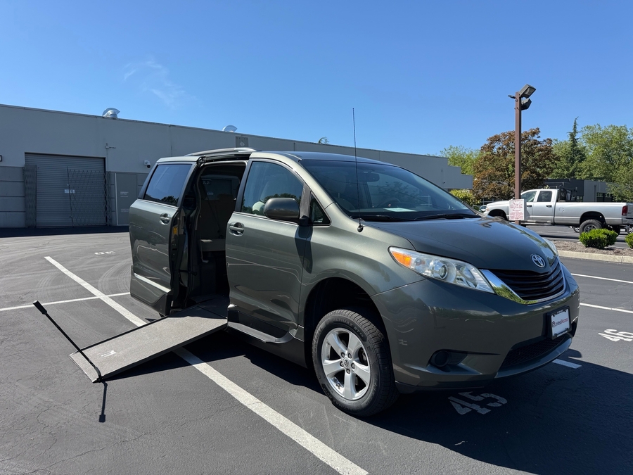 Used 2013 Toyota Sienna LE - VMI Side Entry Entry In Floor Manual Ramp