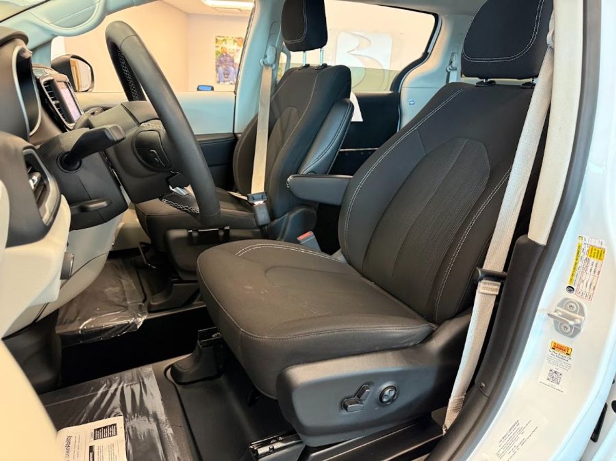 2023 CHRYSLER VOYAGER - Image 9
