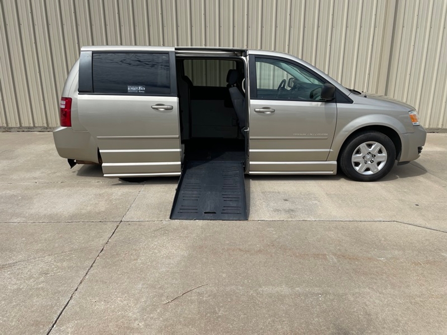 Used 2009 Dodge Grand Caravan SE - BraunAbility Side Entry Fold Out Automatic Ramp