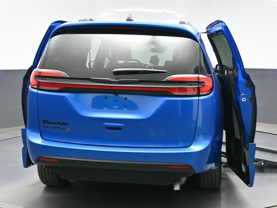 New 2026 Chrysler Pacifica Select Sport - BraunAbility Side Entry Entry Fold Out Automatic Ramp