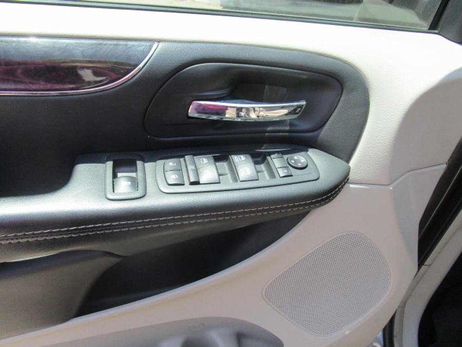 Used 2015 Chrysler Town and Country Touring-L - El Dorado Side Entry Entry Fold Out Automatic Ramp