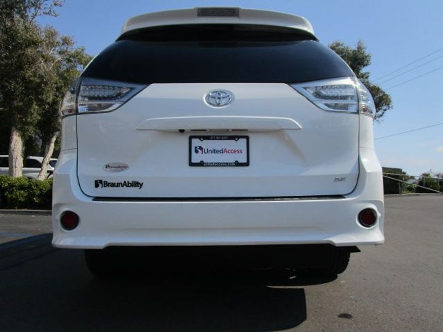 Used 2020 Toyota Sienna SE - BraunAbility Side Entry Entry In Floor Automatic Ramp