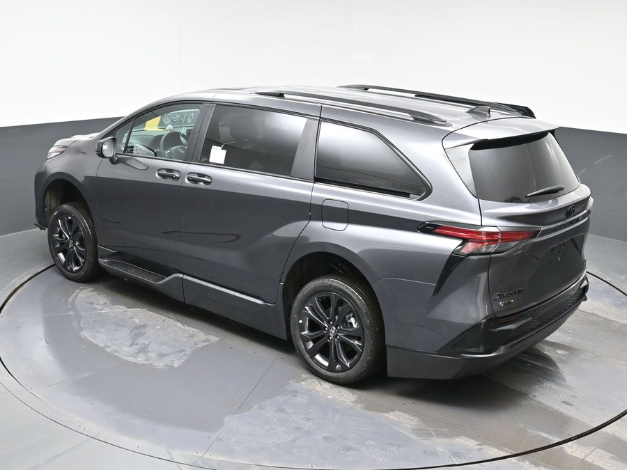New 2025 Toyota Sienna Hybrid XSE Sport - BraunAbility Side Entry Entry Fold Out Automatic Ramp