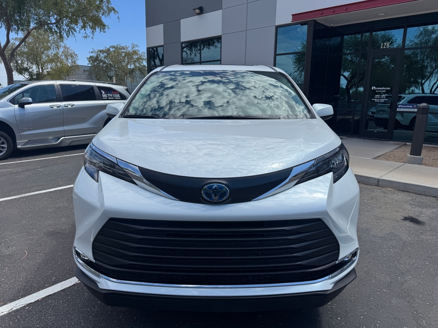 Used 2024 Toyota Sienna Hybrid XLE - BraunAbility Side Entry Fold Out Automatic Ramp