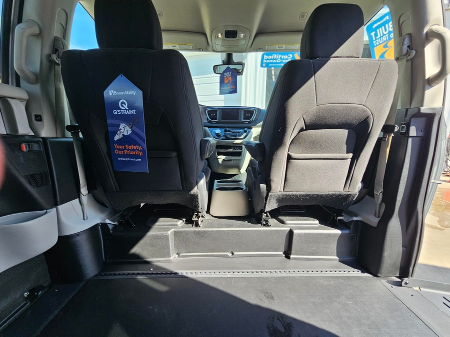 2024 CHRYSLER VOYAGER - Image 9