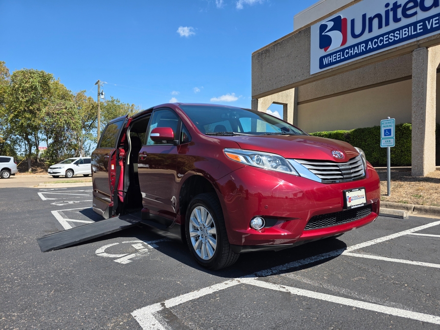 2017 Toyota Sienna XLE