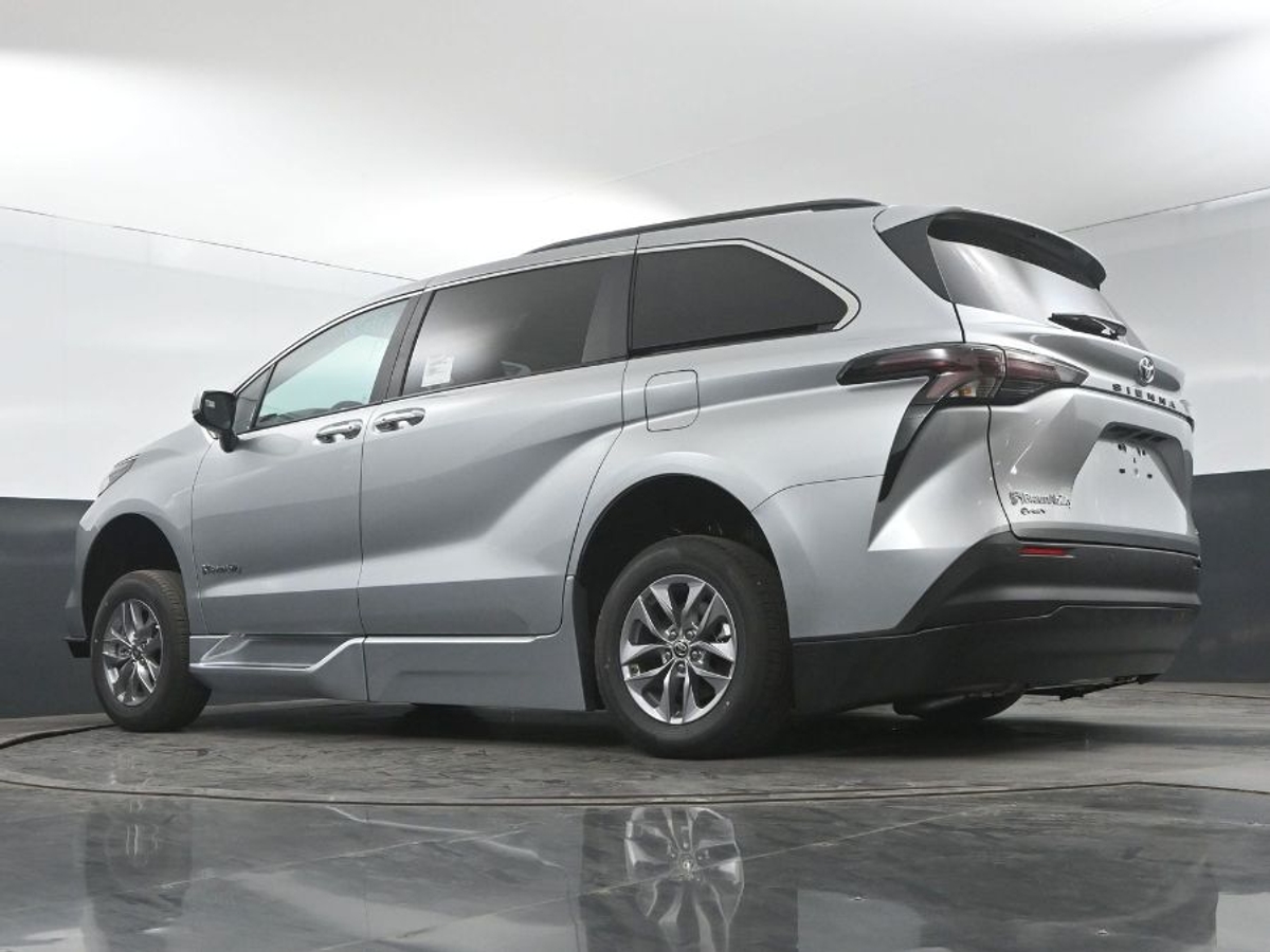 2025 TOYOTA SIENNA - Image 21