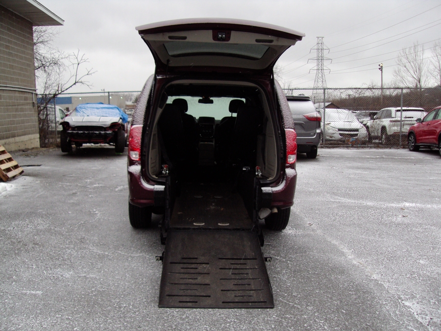 Used 2019 Dodge Grand Caravan SXT -   Entry  Ramp