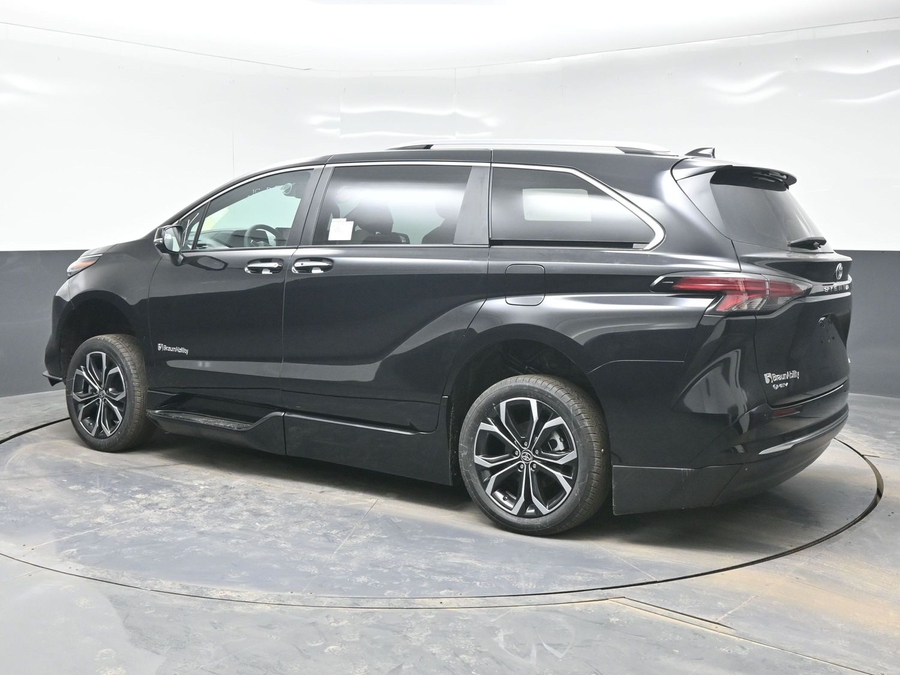 New 2025 Toyota Sienna Hybrid Platinum - BraunAbility Side Entry Entry In Floor Automatic Ramp