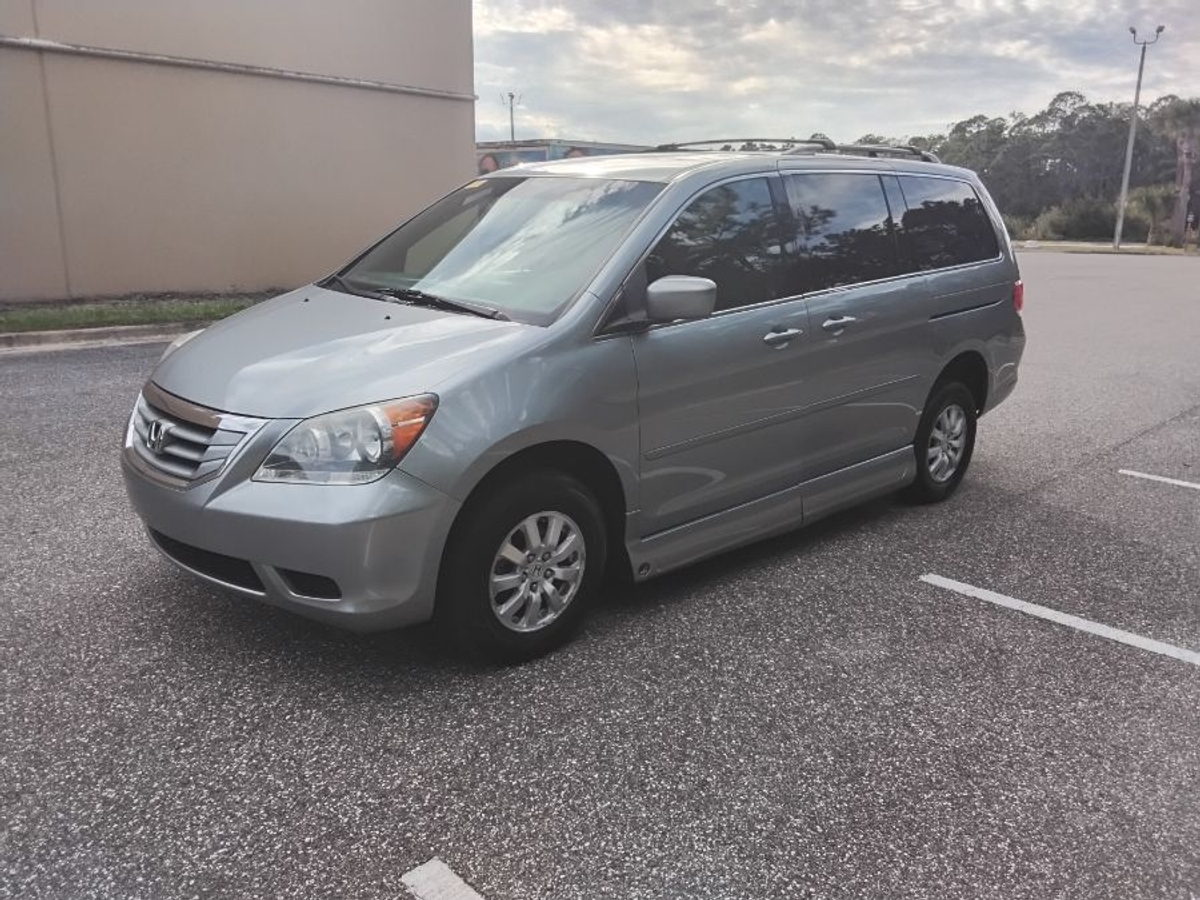 Blue Honda Odyssey image number 13