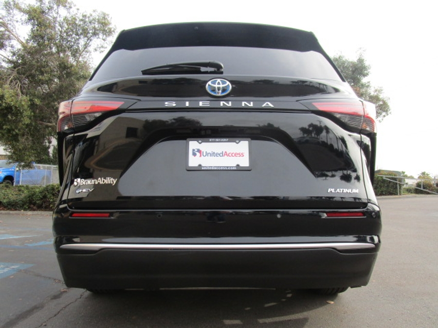 New 2025 Toyota Sienna Hybrid Platinum - BraunAbility Side Entry Entry In Floor Automatic Ramp