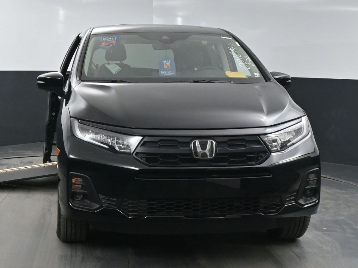 Black Honda Odyssey image number 2