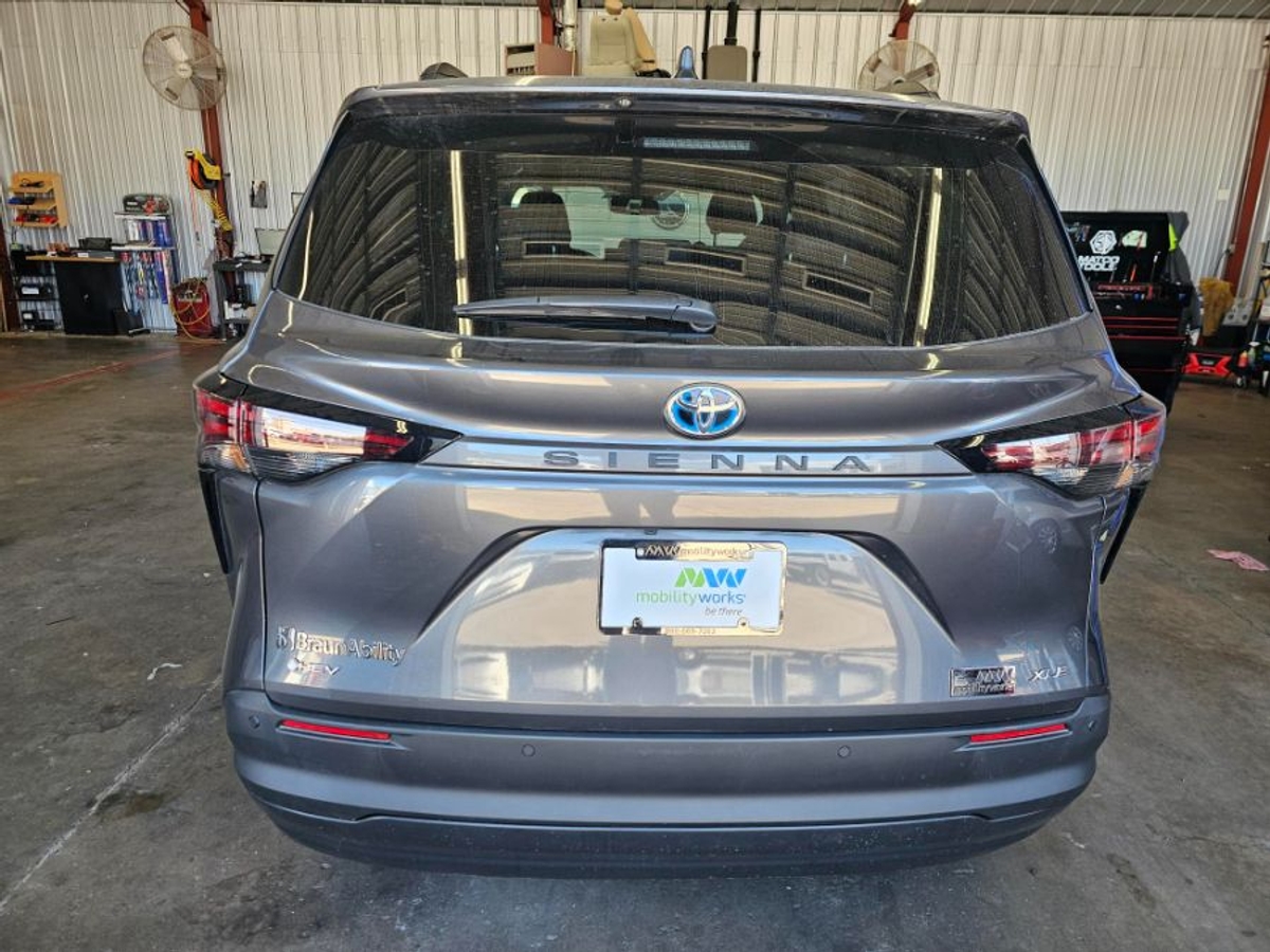 2025 TOYOTA SIENNA - Image 17