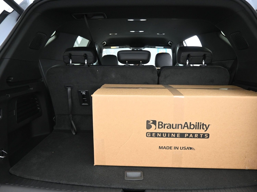 New 2026 Chevrolet Traverse 1LT Midnight - BraunAbility Side Entry Entry In Floor Automatic Ramp