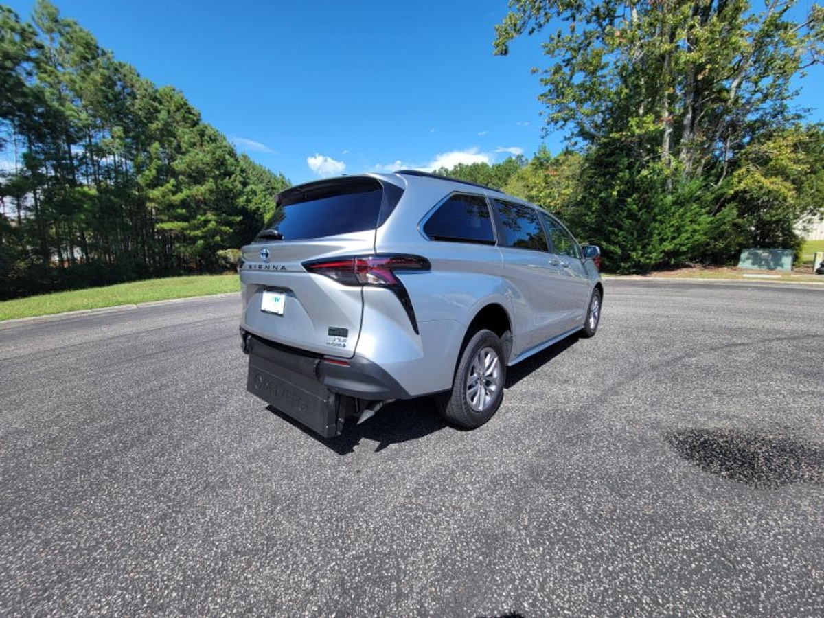 2024 TOYOTA SIENNA - Image 4