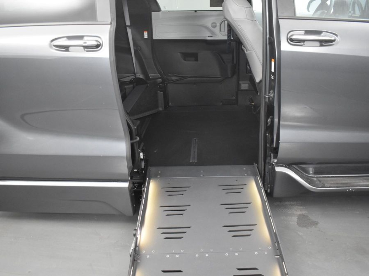 2025 TOYOTA SIENNA - Image 12