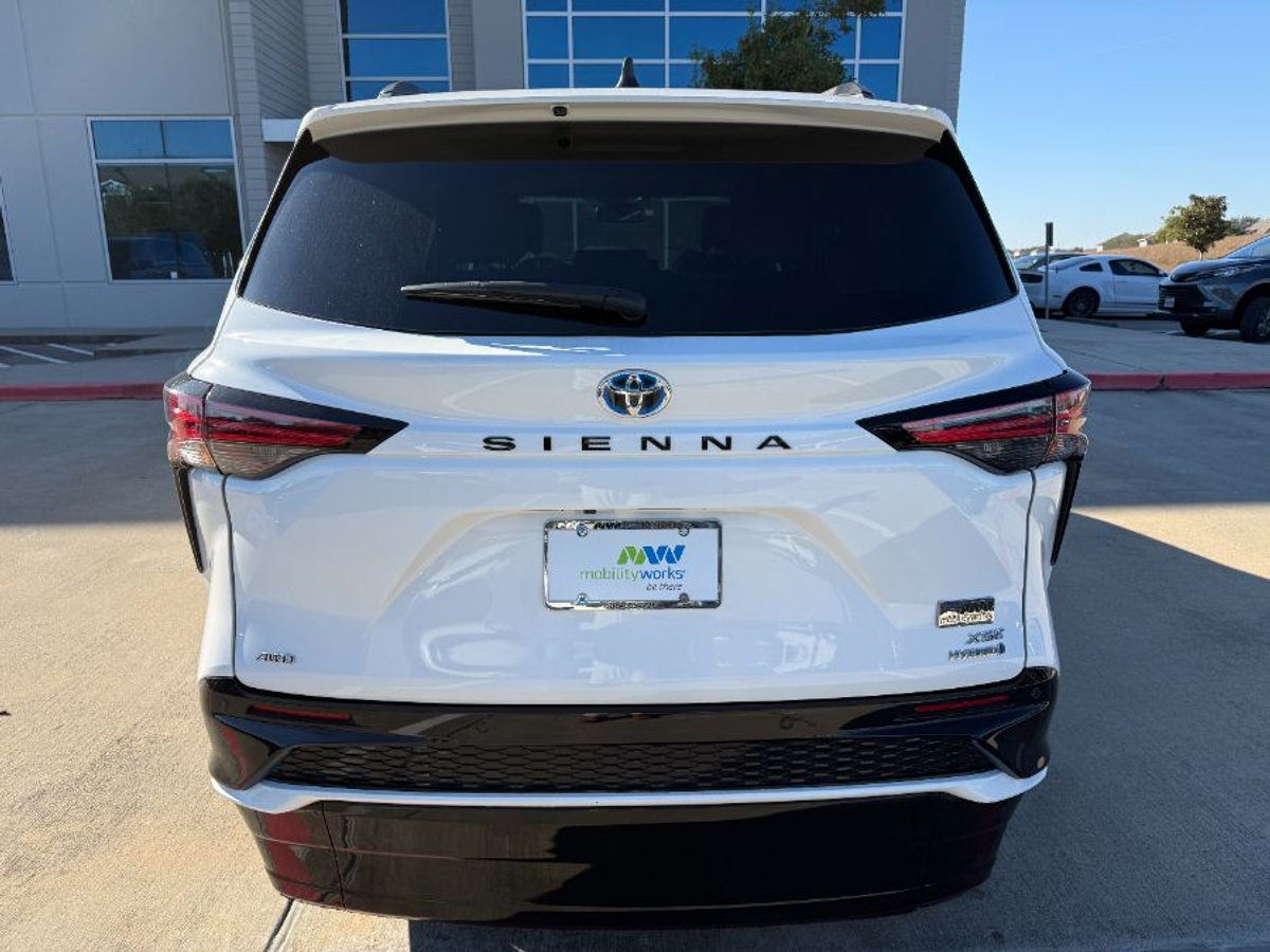 2023 TOYOTA SIENNA - Image 4