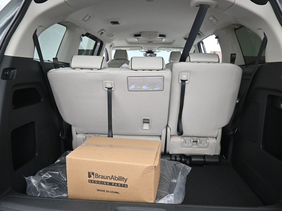 New 2026 Honda Odyssey Touring - BraunAbility Side Entry Entry In Floor Automatic Ramp