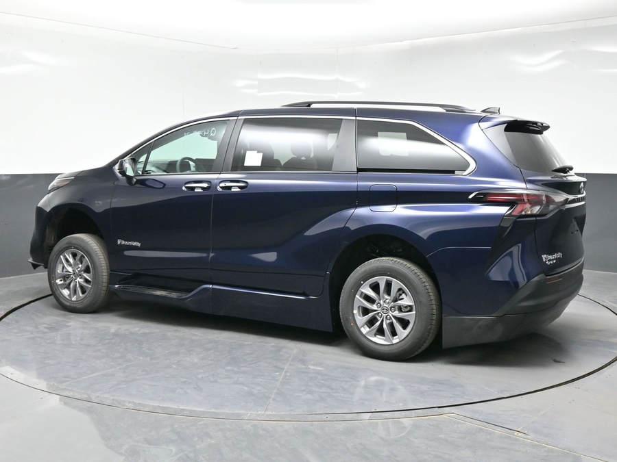 New 2026 Toyota Sienna Hybrid XLE Add - BraunAbility Side Entry Entry In Floor Automatic Ramp