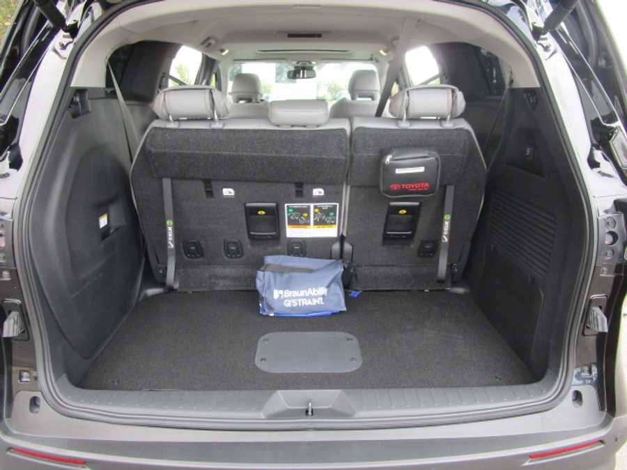 New 2025 Toyota Sienna Hybrid XLE Plus - BraunAbility Side Entry Entry In Floor Automatic Ramp