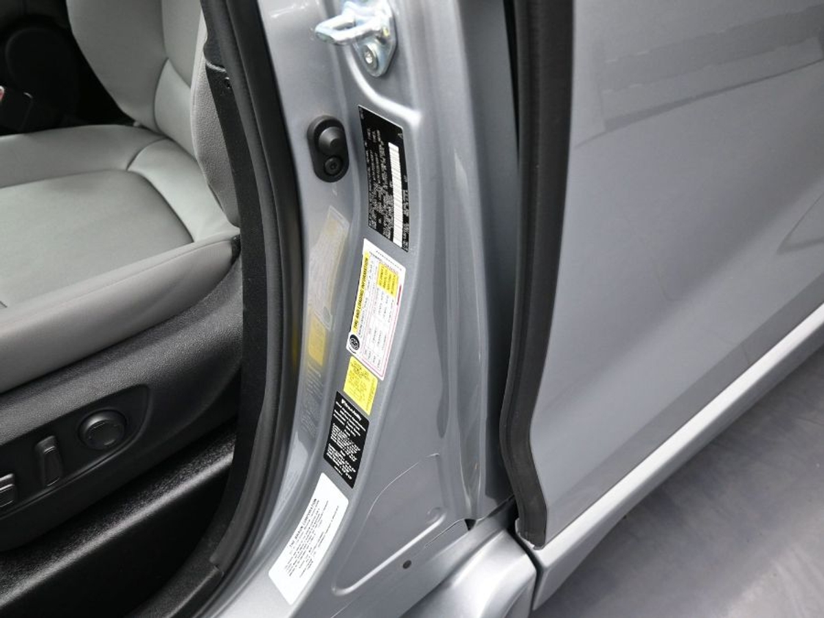 2025 TOYOTA SIENNA - Image 17