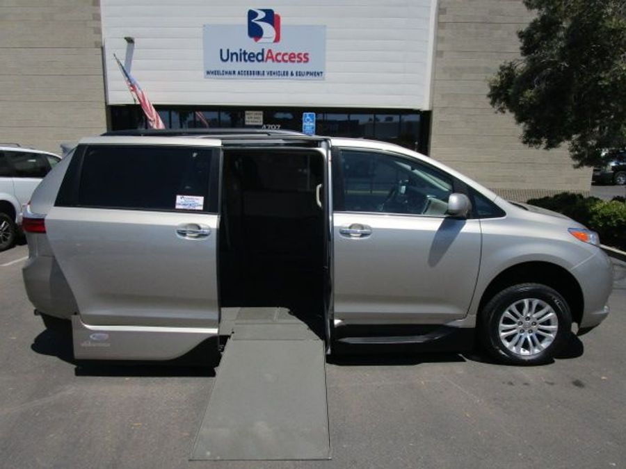 Used 2016 Toyota Sienna XLE Base - VMI Side Entry Entry In Floor Automatic Ramp
