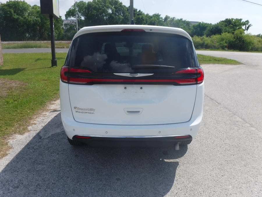 White Chrysler Pacifica image number 6