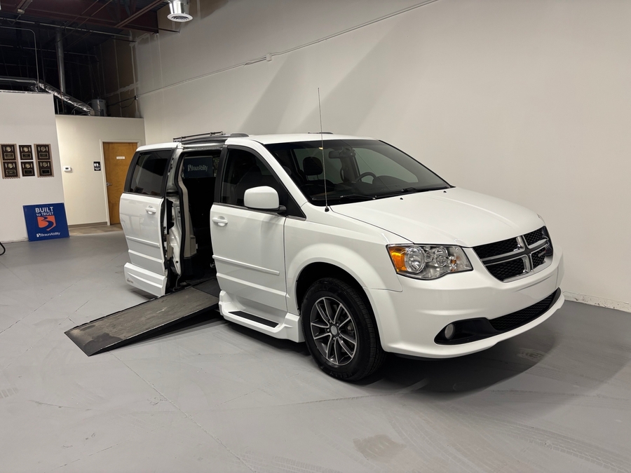 Used 2017 Dodge Grand Caravan SXT - VMI Side Entry In Floor Automatic Ramp