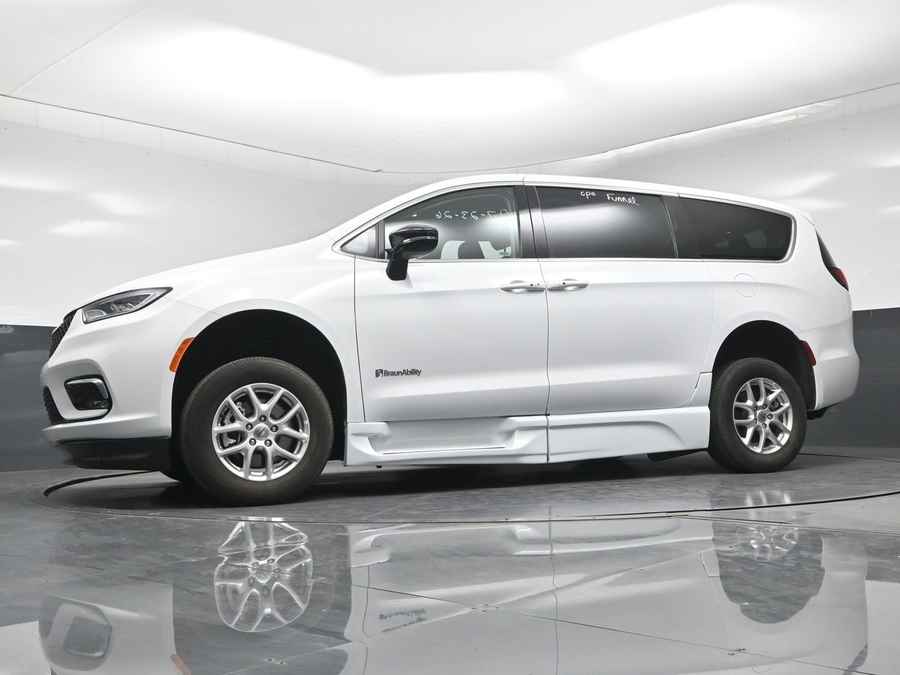 Used 2024 Chrysler Pacifica Touring L - BraunAbility Side Entry In Floor Automatic Ramp