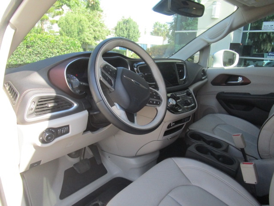 Used 2017 Chrysler Pacifica Limited - BraunAbility Side Entry Fold Out Automatic Ramp