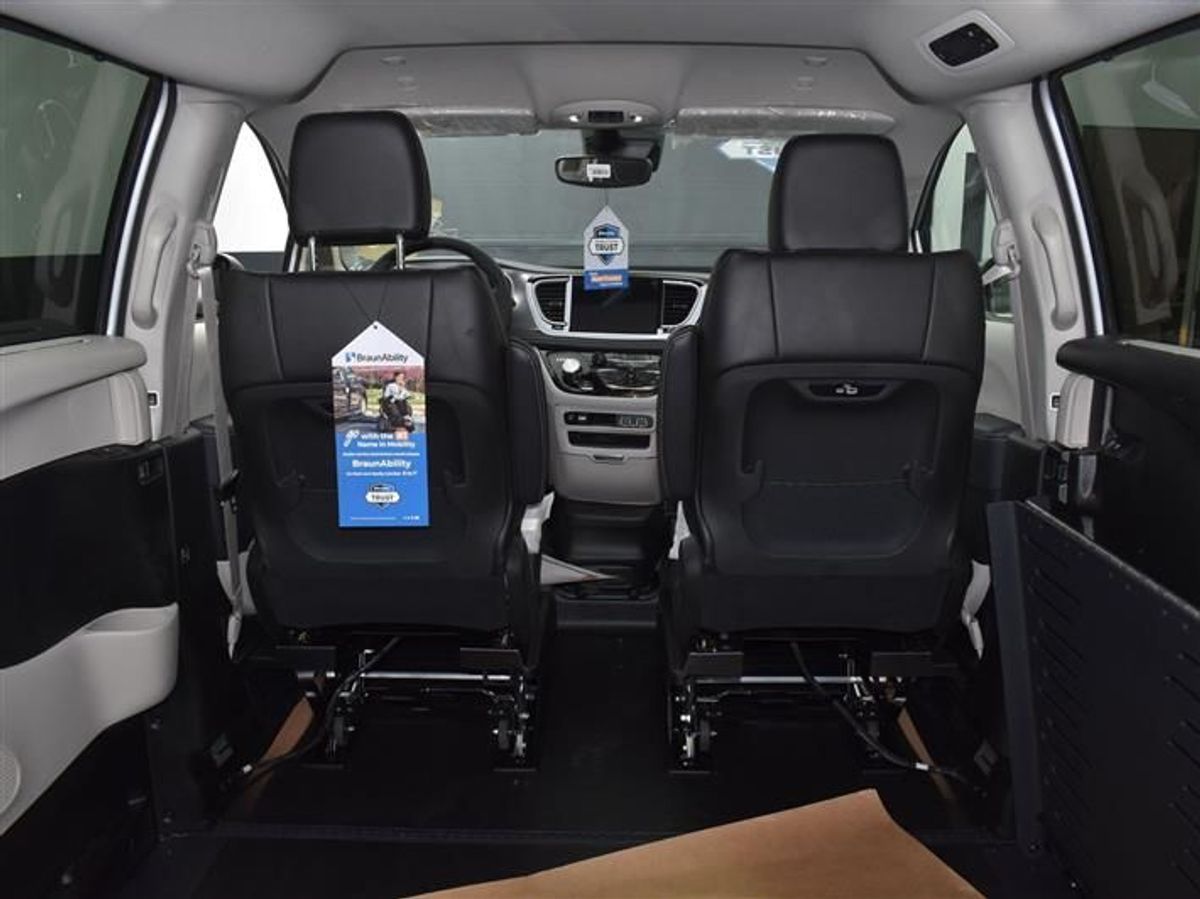 2023 CHRYSLER PACIFICA - Image 2