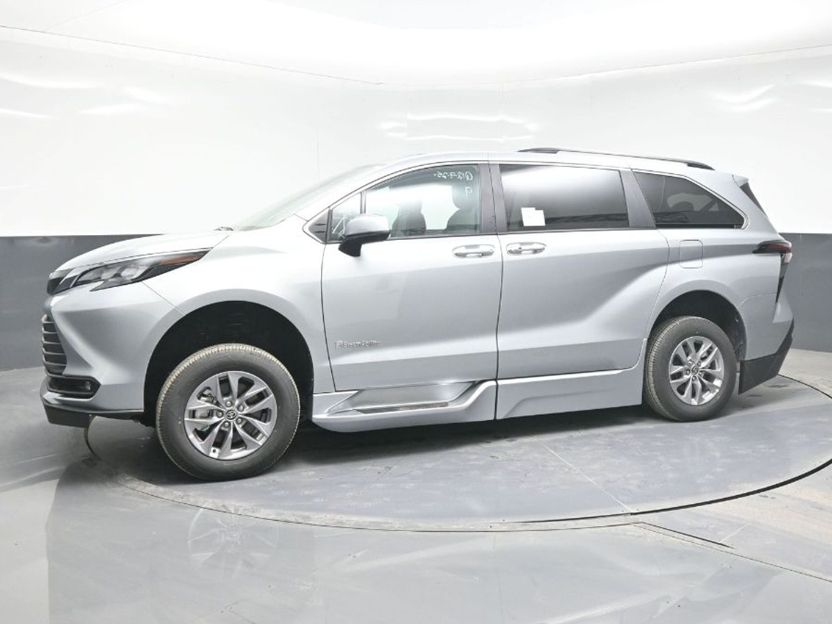 2025 TOYOTA SIENNA - Image 3