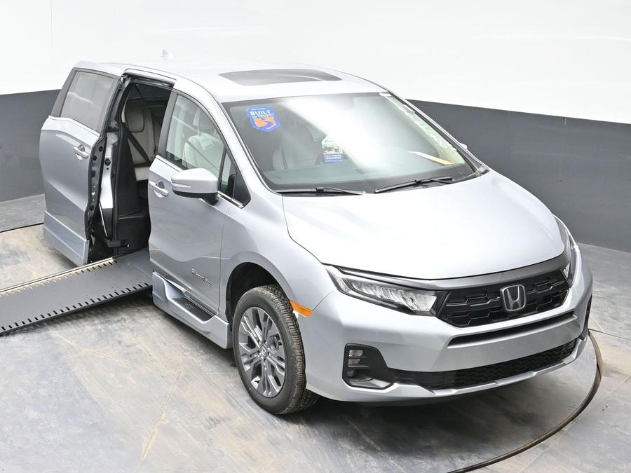 Silver Honda Odyssey image number 22