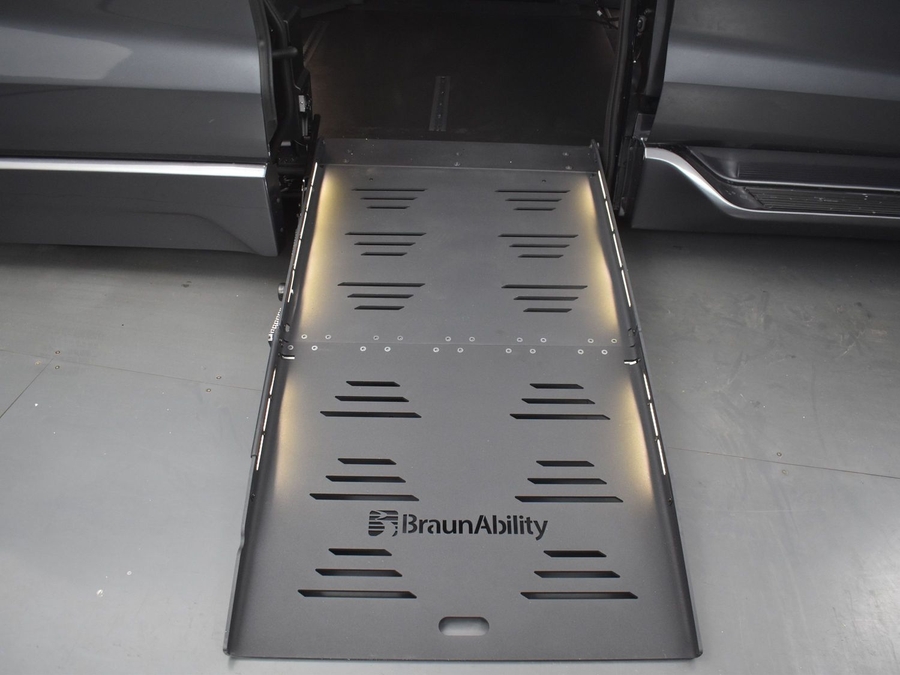 New 2025 Toyota Sienna Hybrid LE - BraunAbility Side Entry Entry Fold Out Automatic Ramp