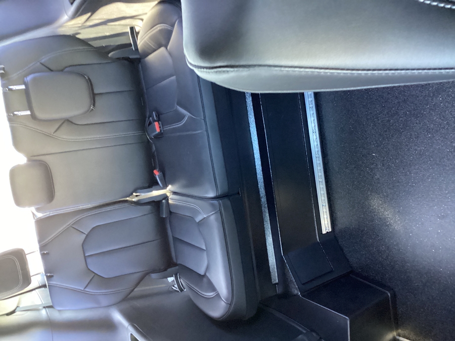 Blue Chrysler Pacifica image number 1